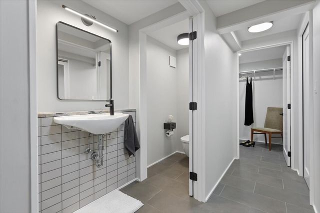 159 W Burton Place G, Chicago, IL 60610