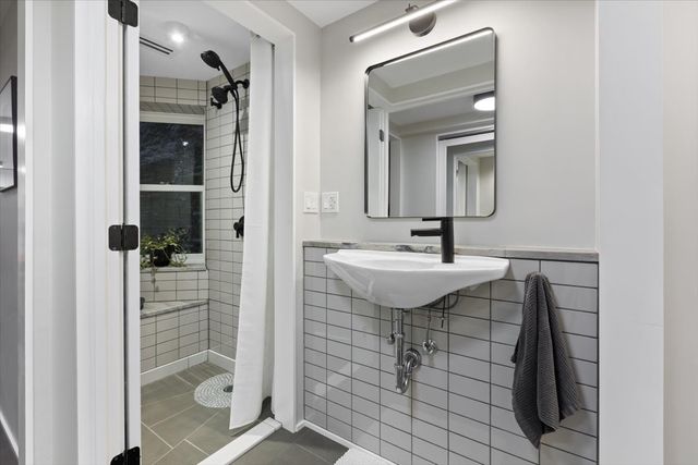 159 W Burton Place G, Chicago, IL 60610