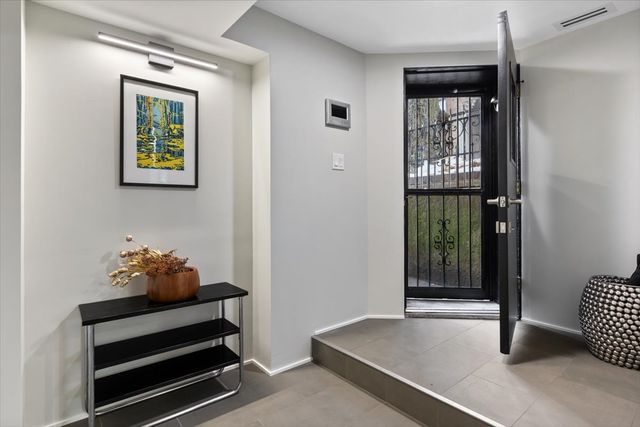 159 W Burton Place G, Chicago, IL 60610