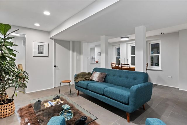 159 W Burton Place G, Chicago, IL 60610