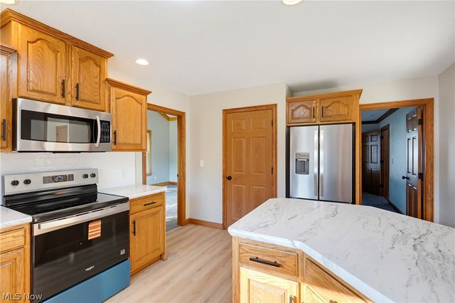 11316 Cleveland Avenue NW, Uniontown, OH 44685