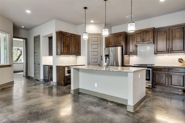 19129 Camelot Woods CV, Lago Vista, TX 78645