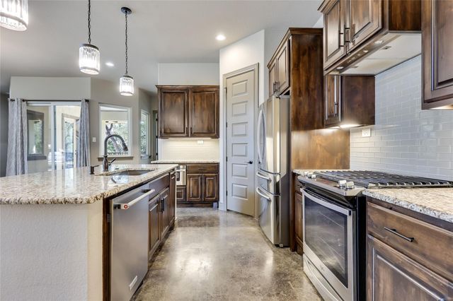 19129 Camelot Woods CV, Lago Vista, TX 78645