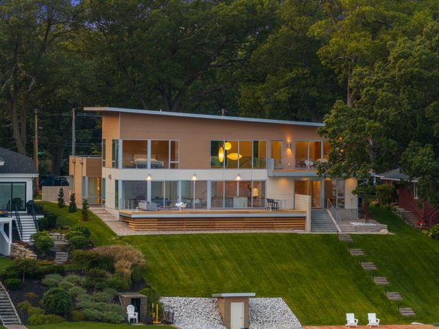 602 Lawn Avenue, Holland, MI 49424