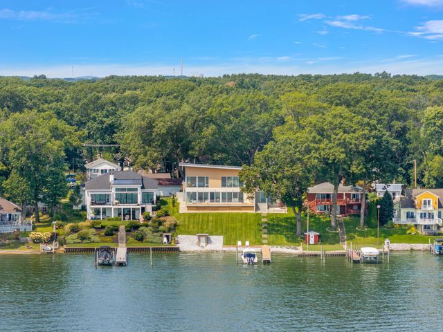 602 Lawn Avenue, Holland, MI 49424