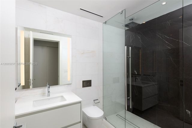 300 S Biscayne Blvd Way 2107, Miami, FL 33131