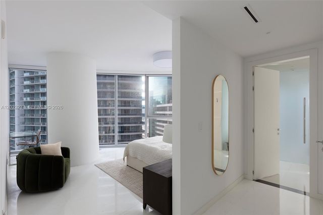 300 S Biscayne Blvd Way 2107, Miami, FL 33131