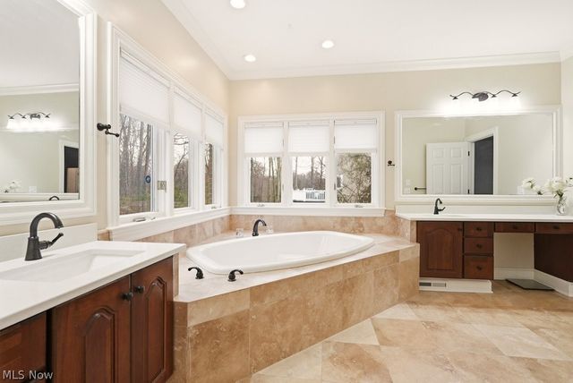 309 High Bluff, Aurora, OH 44202