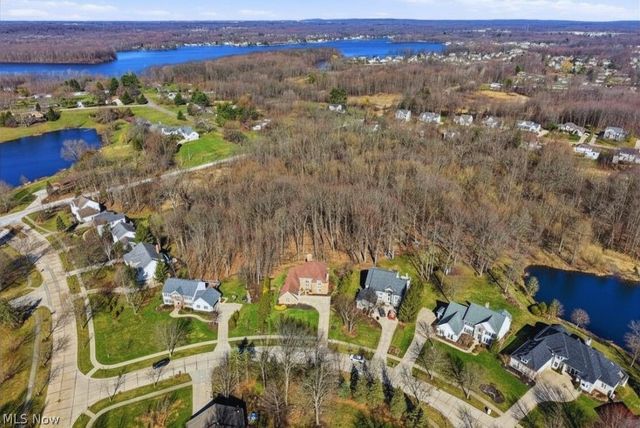 309 High Bluff, Aurora, OH 44202