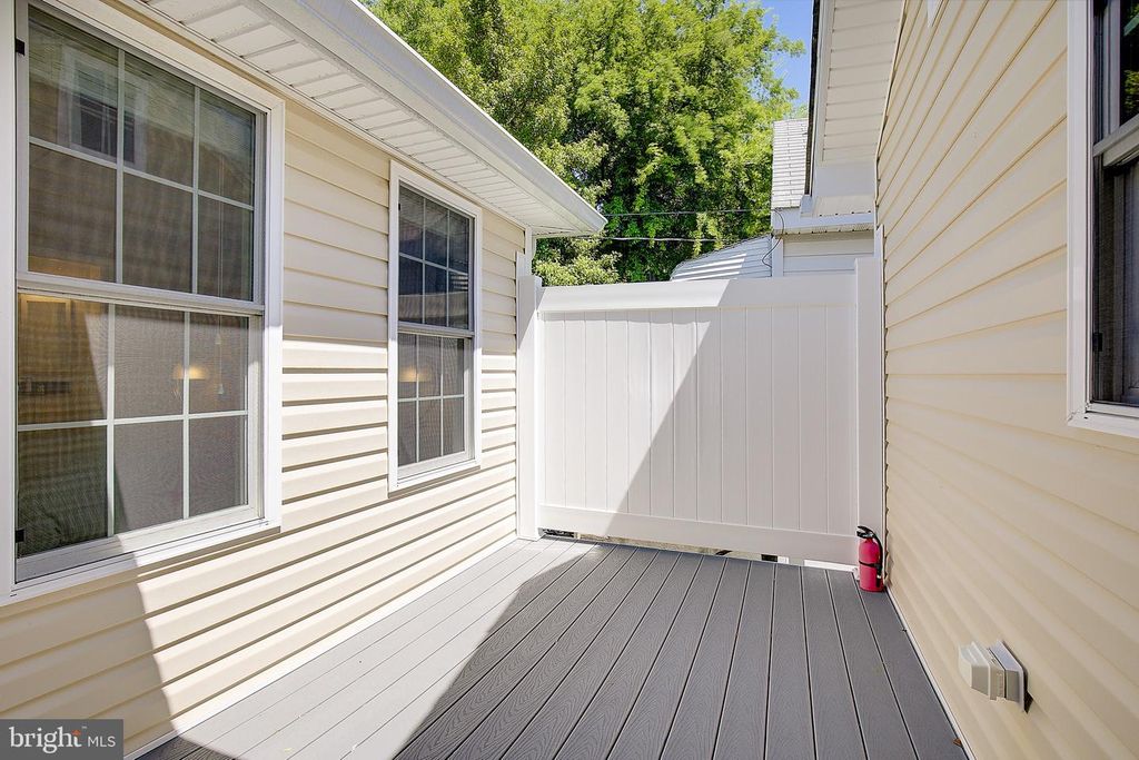 Image 11 of property listing at 9117 BAY AVE, North Beach, MD 20714