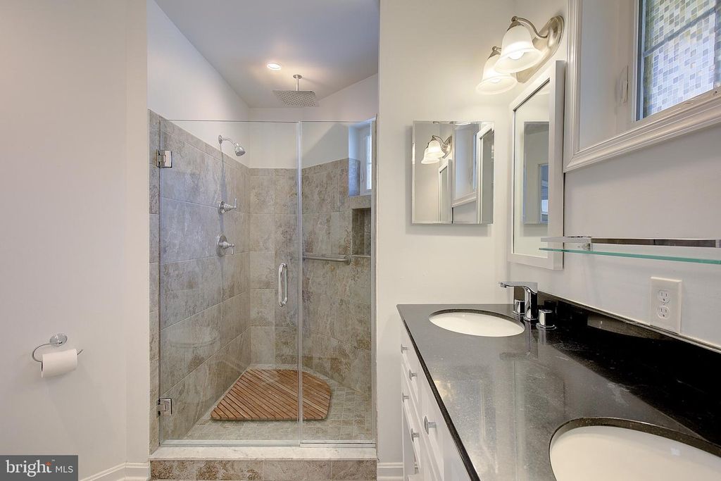 Image 16 of property listing at 9117 BAY AVE, North Beach, MD 20714