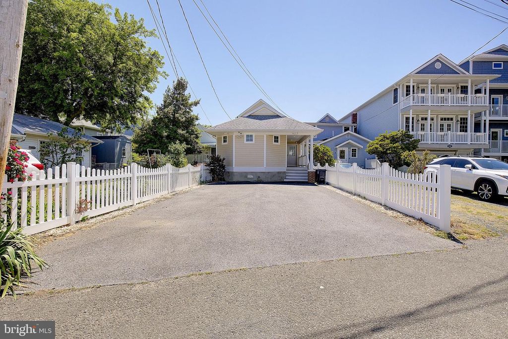 Image 6 of property listing at 9117 BAY AVE, North Beach, MD 20714