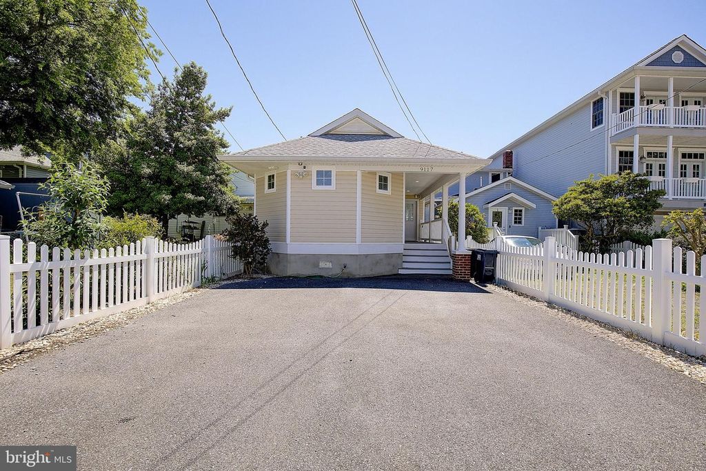 Image 7 of property listing at 9117 BAY AVE, North Beach, MD 20714