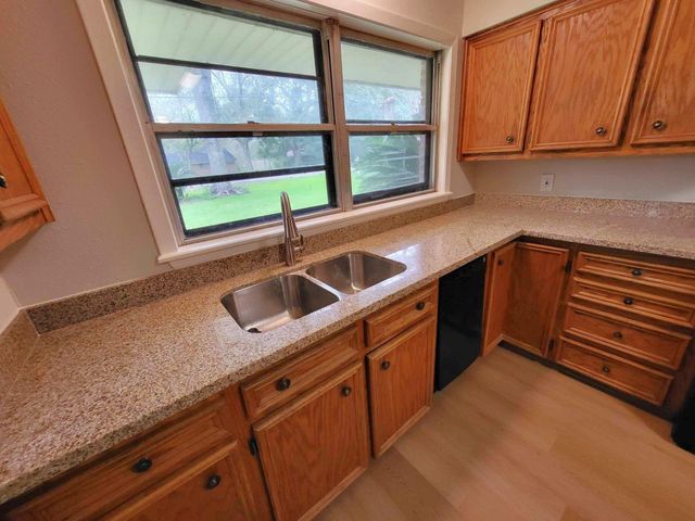 706 Maple St, Sweeny, TX 77480