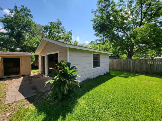 706 Maple St, Sweeny, TX 77480