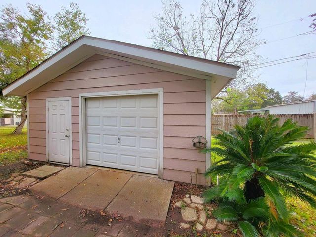 706 Maple St, Sweeny, TX 77480