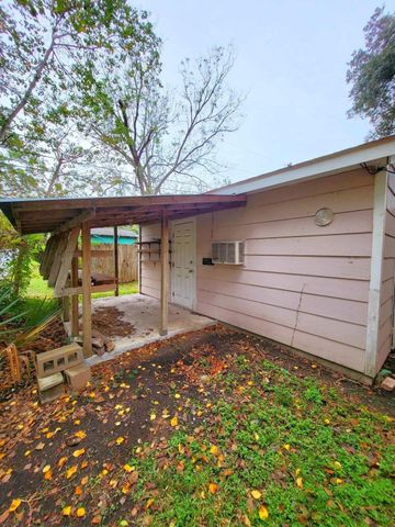 706 Maple St, Sweeny, TX 77480