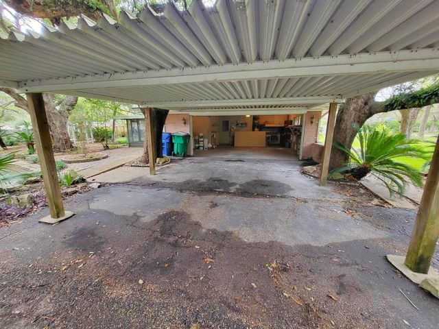 706 Maple St, Sweeny, TX 77480