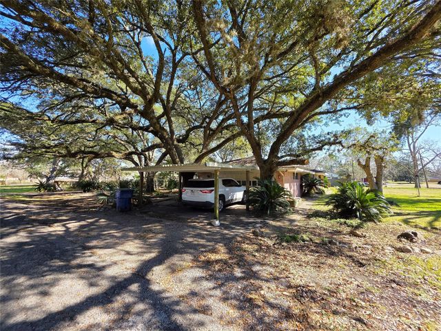 706 Maple St, Sweeny, TX 77480