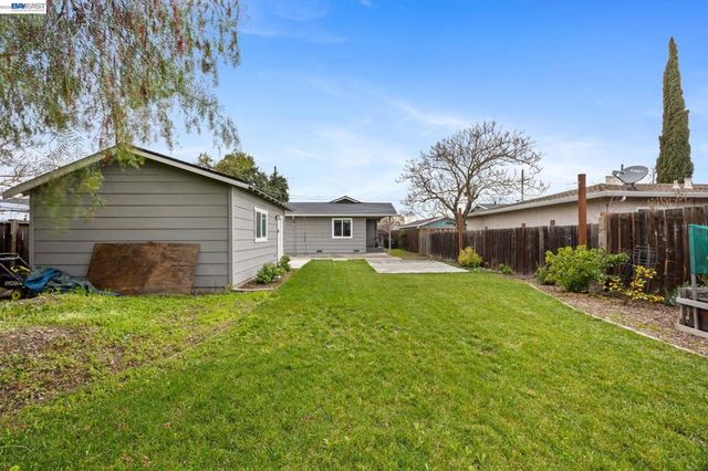 560 560 N M St, Livermore, CA 94551