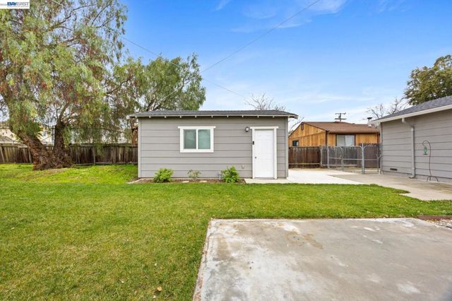 560 560 N M St, Livermore, CA 94551