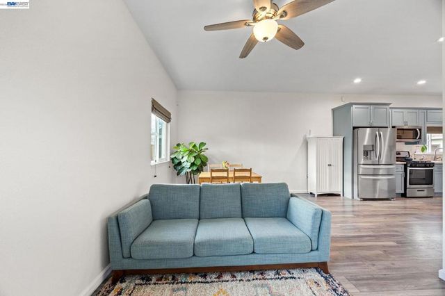 560 560 N M St, Livermore, CA 94551