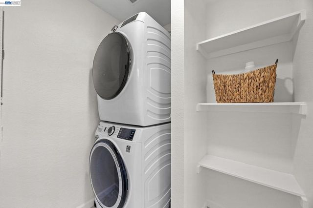 560 560 N M St, Livermore, CA 94551