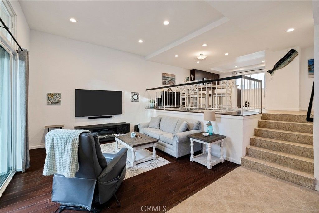 255 Valley, Hermosa Beach, CA 90254 — photo 2
