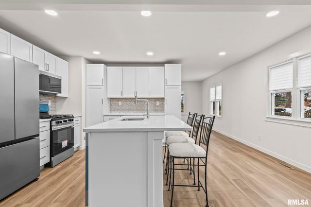 504 W CHESTNUT Street, Chatham, IL 62629