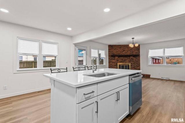 504 W CHESTNUT Street, Chatham, IL 62629