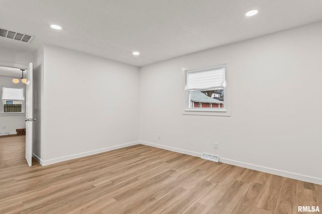 504 W CHESTNUT Street, Chatham, IL 62629