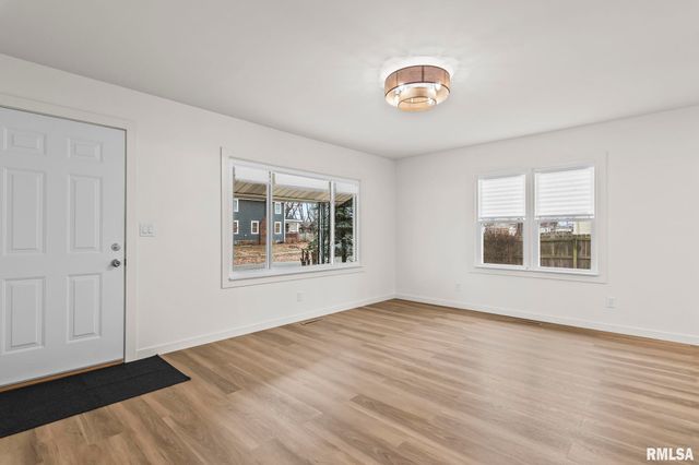 504 W CHESTNUT Street, Chatham, IL 62629