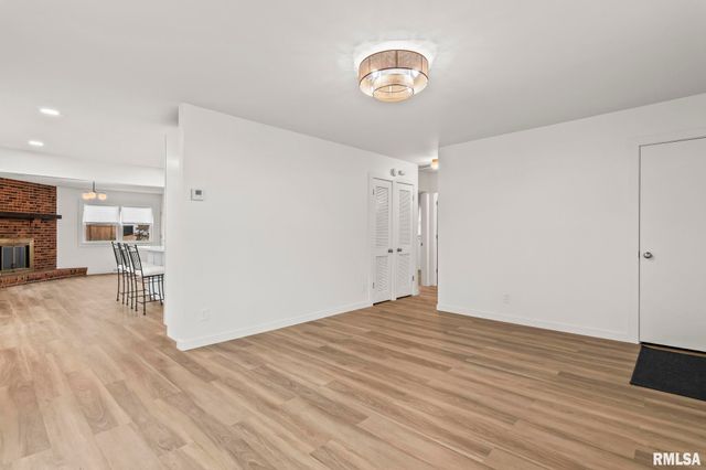 504 W CHESTNUT Street, Chatham, IL 62629