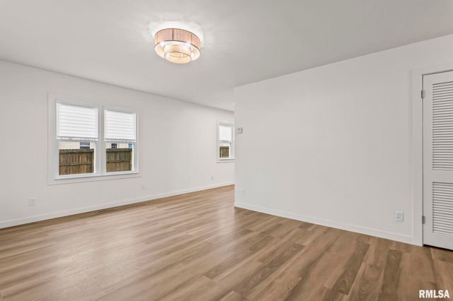 504 W CHESTNUT Street, Chatham, IL 62629