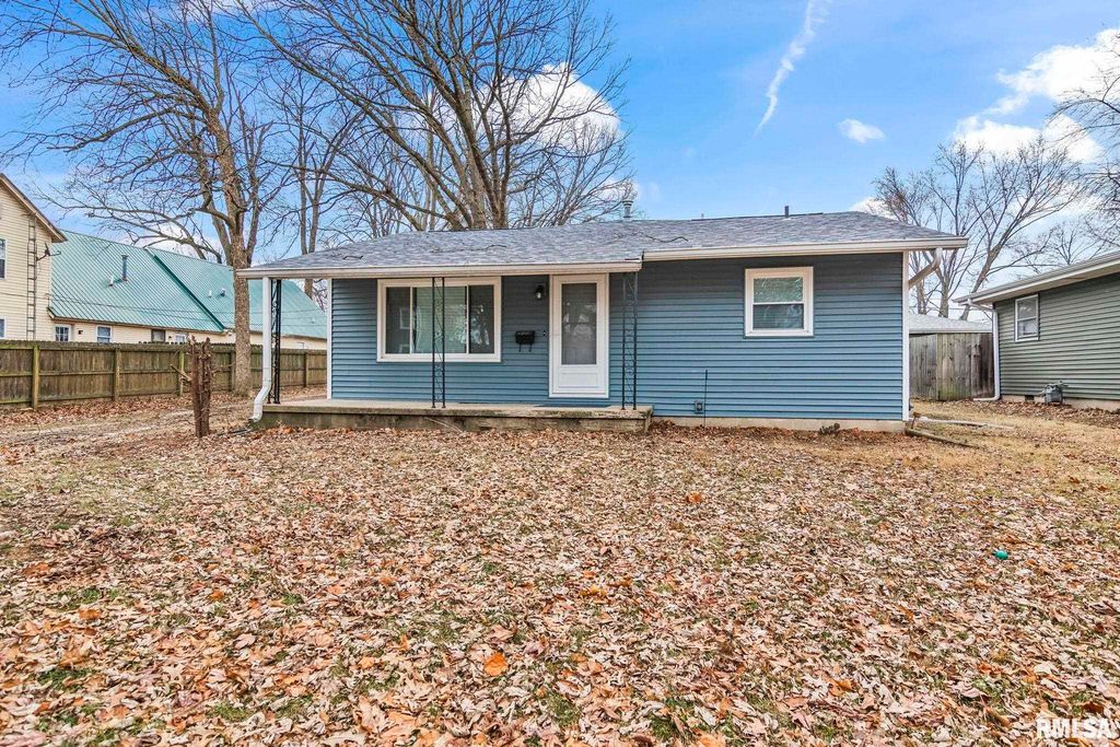 504 W CHESTNUT Street, Chatham, IL 62629