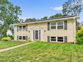 303 S President Street, Wheaton, IL 60187
