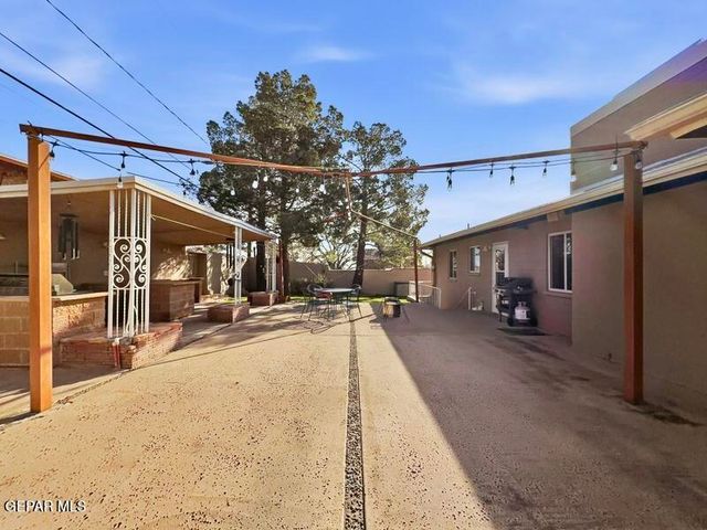 2511 SAVANNAH Avenue, El Paso, TX 79930