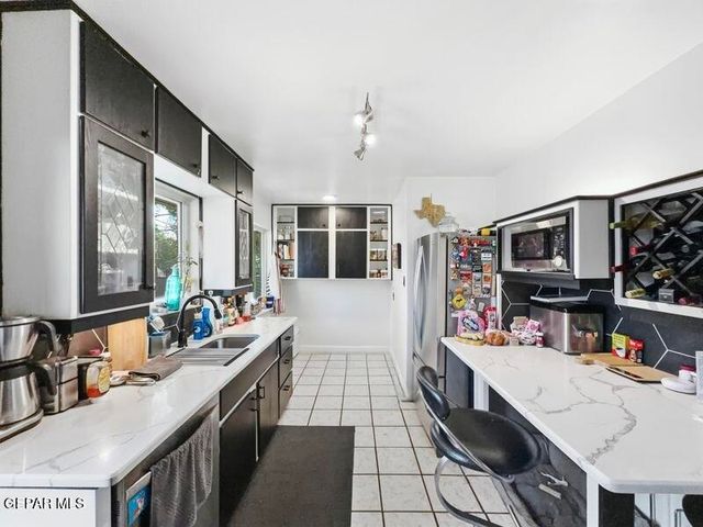 2511 SAVANNAH Avenue, El Paso, TX 79930