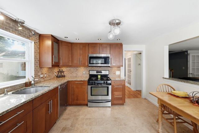 401 Kings Hwy, West Springfield, MA 01089