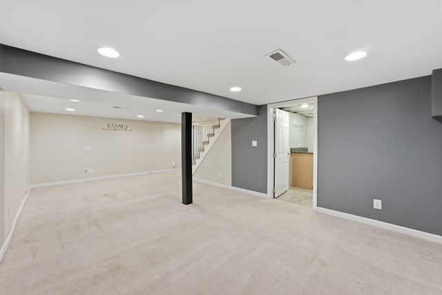 401 Kings Hwy, West Springfield, MA 01089