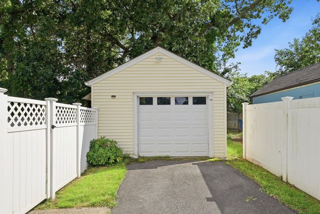 401 Kings Hwy, West Springfield, MA 01089