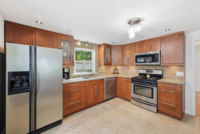 401 Kings Hwy, West Springfield, MA 01089