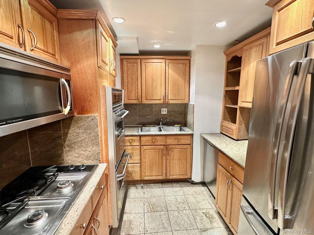 61-20 Grand Central Parkway C102, Forest Hills, NY 11375 — photo 2