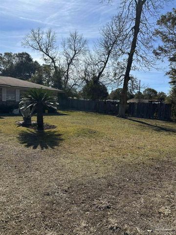 65 Sharmon St, Pensacola, FL 32534