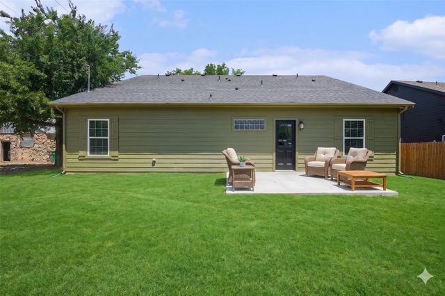 290 E Aurora Street, Rhome, TX 76078