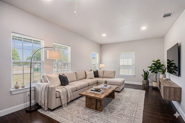 290 E Aurora Street, Rhome, TX 76078