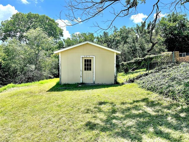 500 Apache Trail, Comanche, TX 76442