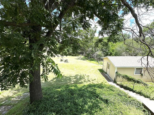 500 Apache Trail, Comanche, TX 76442