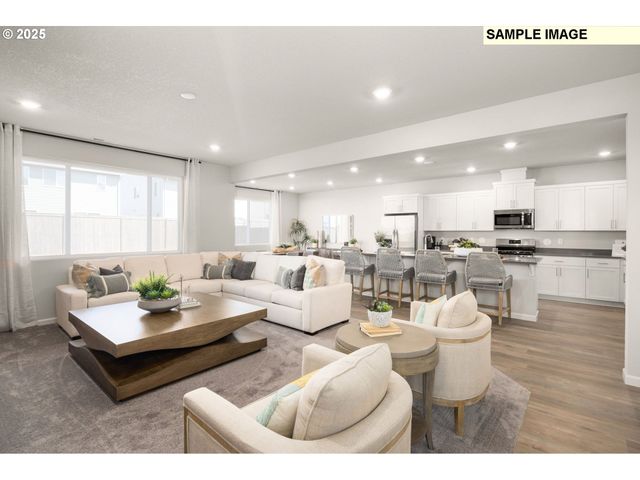 8924 Sw SALINAN St, Tualatin, OR 97062