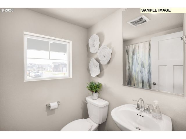 8924 Sw SALINAN St, Tualatin, OR 97062